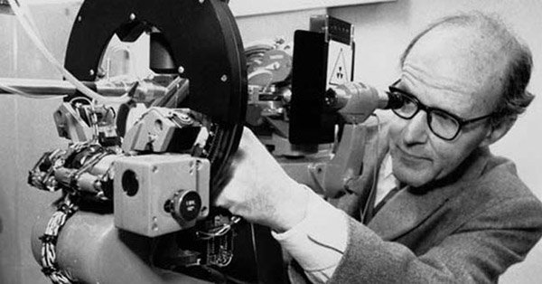 Max Perutz at his diffractometer 